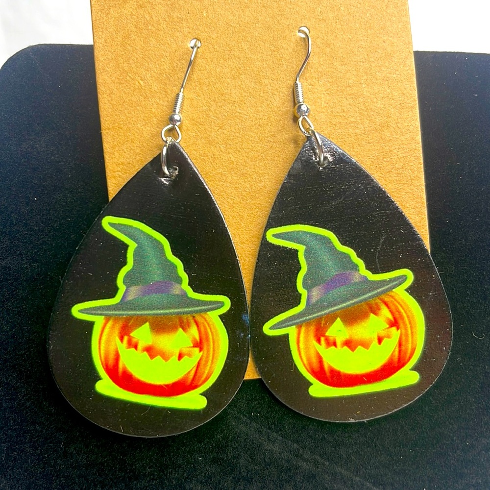 😋NWOT Glow in the dark jack-o’-lantern with witch hat😋